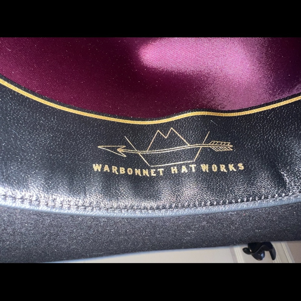 Elegant Black Hat with Burgundy Ribbon - Picture 6 of 6